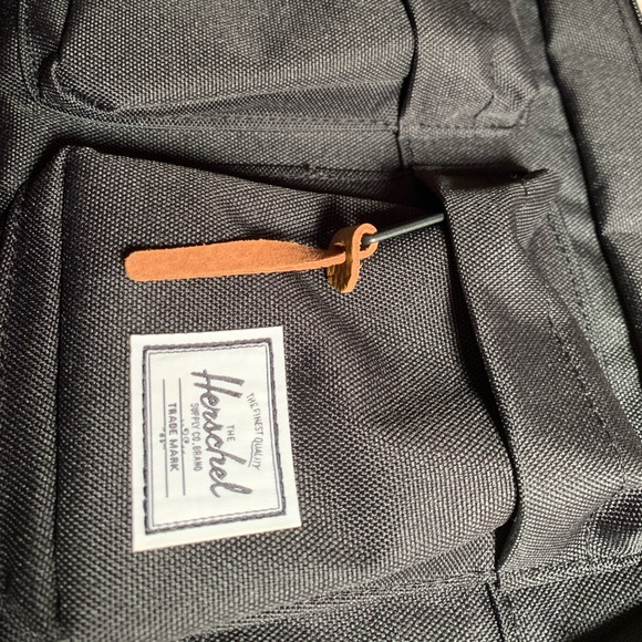 NWT Herschel Eighteen Hip Pack Crossbody Bag - Picture 4 of 8